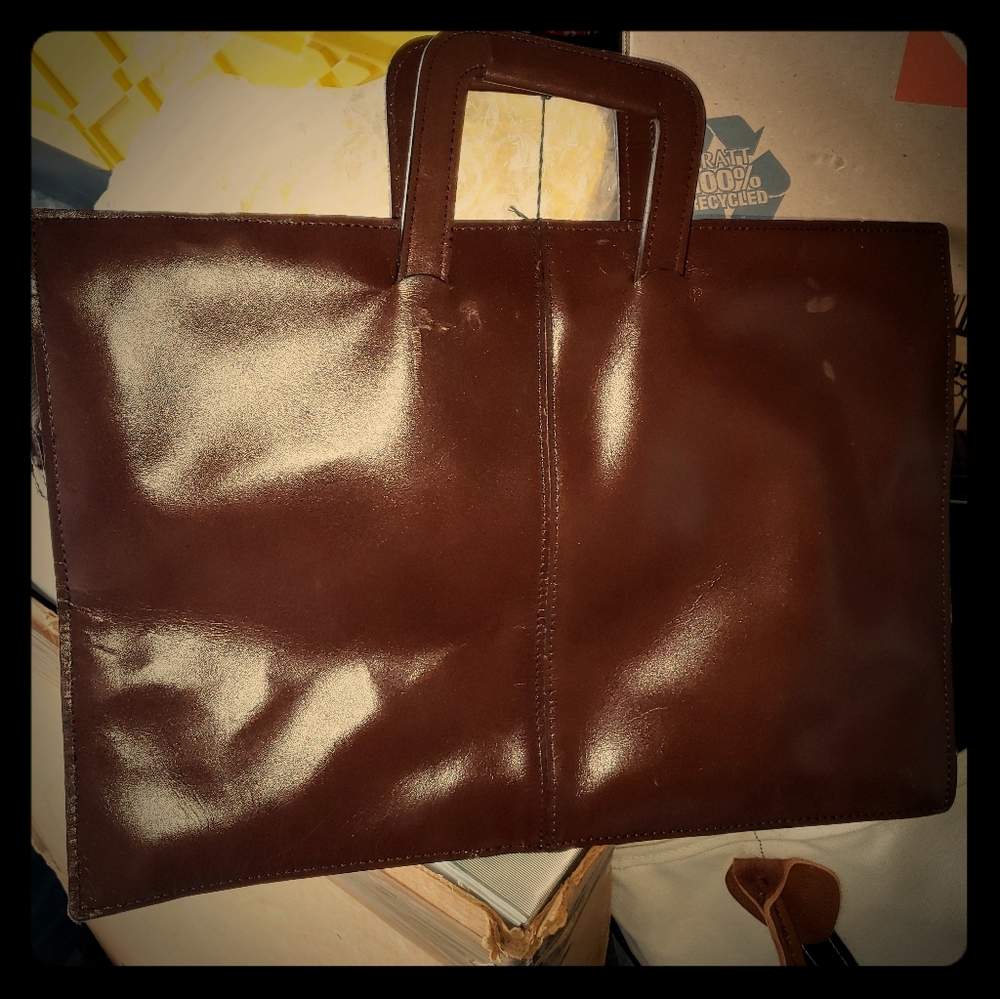 Slim briefcase